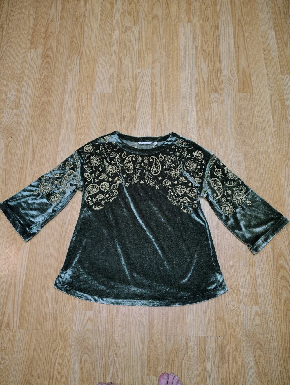 Soft Surroundings Olive Velvet Embroidered Scoop Neck Top Size S